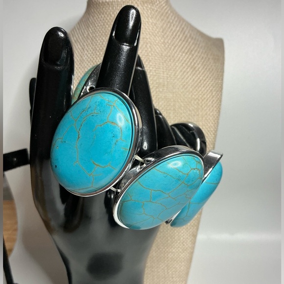 Turquoise Silver tone Stretch Bracelet - Picture 3 of 3